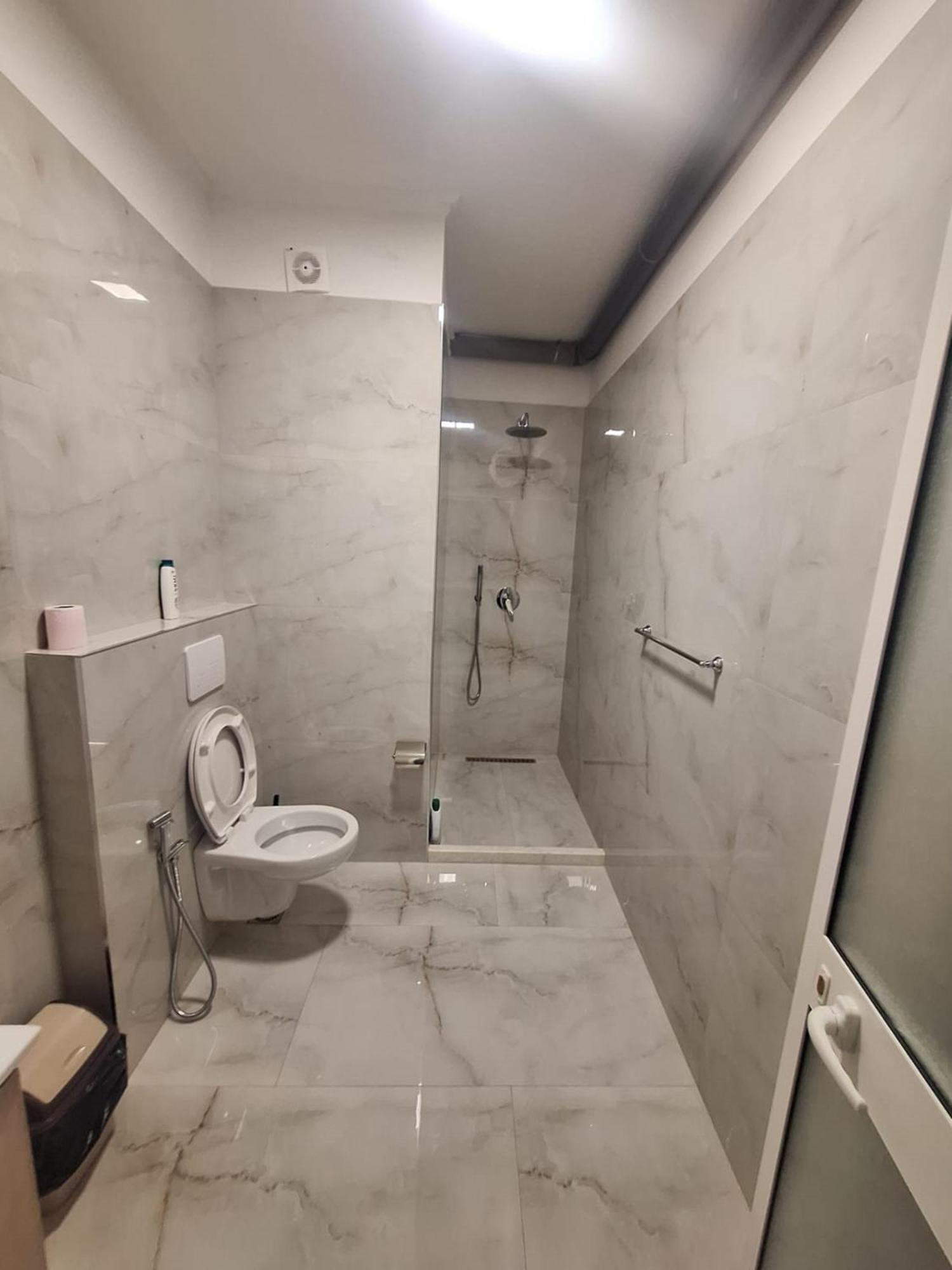 Albania Apartment Near Tirana City Center Double Or Twin Bed Exterior photo